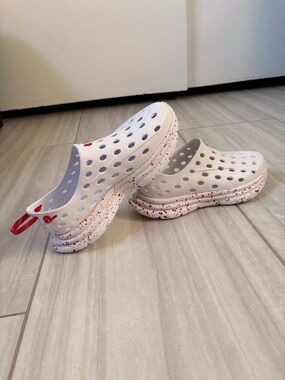 Revive - All White / Red Speckle